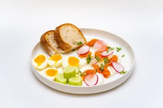 Малосольная семга с твороженным сыром 