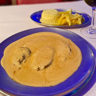 Bifinhos de Vitela com Natas e Cogumelos