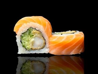 CALIFORNIA SAKE z KREWETKĄ w panko 8 szt.