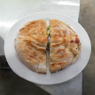 Arayes Zaatar w Jebne