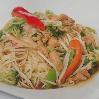 TALLARÍN SALTADO POLLO EN TROZOS