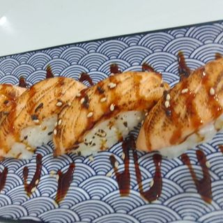Nigiri salmao brazado ( 6unidades)