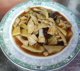 Porco com Bambu e Cogumelo Chinês