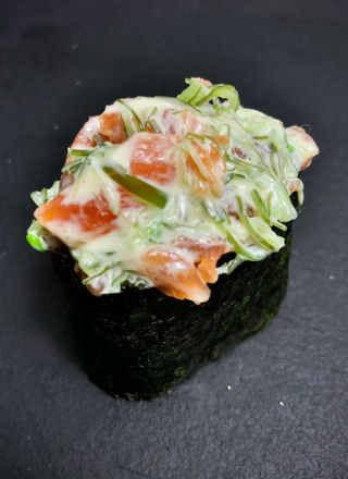 Сяке вакаме гункан