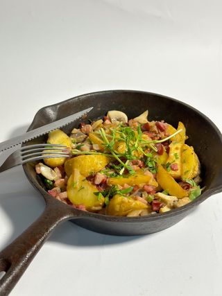 Сковорідка з копченостями (400 гр)