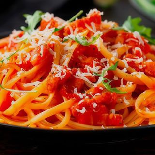 Tallarines con Salsa de Tomate