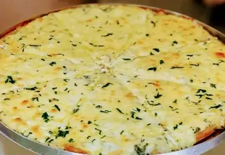 Pan De Ajo Con Mozzarella (30 Cm.)