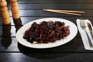 Vită cu ciuperci negre