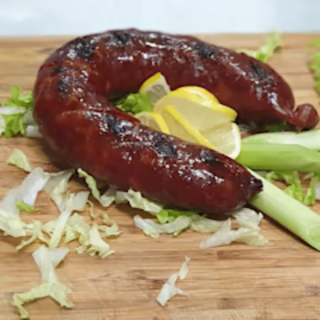 Пресен телешки суджук на скара с пресни пържени картофи и сос Барбекю