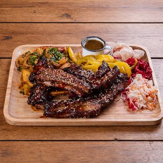 ღორის ნეკნები ბარბექიუს სოუსით