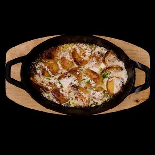 Zapečeni mladi krompir sa kajmakom