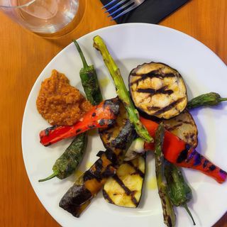 Parrillada De Verduras Con Salsa Romesco