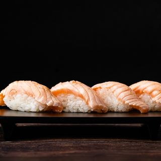 Nigiri Salmão Braseado 4  Unidades