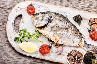 დორადო ბოსტნეულით გრილზე