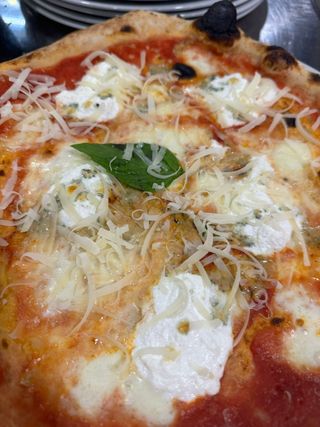 Pizza quattro formaggi
