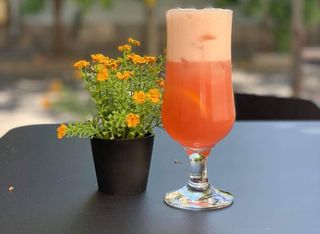 Strawberry rhubarb lemonade L