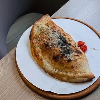 Піца Calzone (закрита піца) (500г)