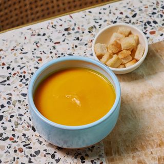 გოგრის კრემ-სუპი კრუტონებით