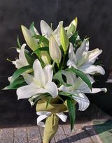 Букет с лилиум (3бр) 