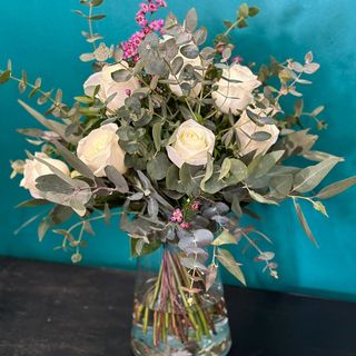 Nauru, Docena De Rosas Blancas