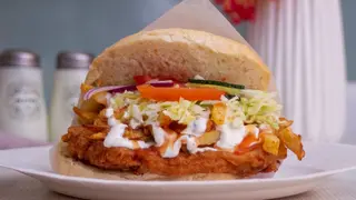 Hamburger cu ceafă de porc