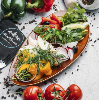 Свежие овощи с сыром Фетакса (380г)