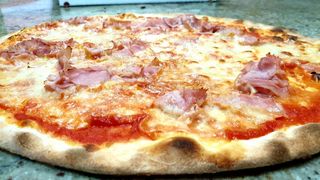Pizza prosciutto
