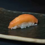 Nigiri de salmón