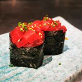 Gunkan Atún Rojo (2 Pzs.)