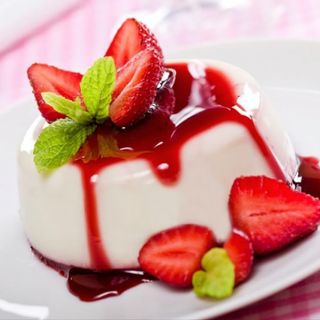 Panna cotta con frutti di bosco