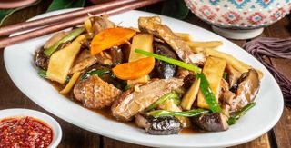 84.Pato con bambú y seta china