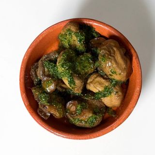 Champiñones al ajillo