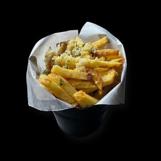 Cartofi prăjiți, cu parmezan, usturoi și pătrunjel