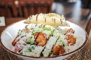 სალათი ცეზარი კრევეტებით