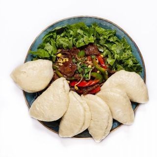 Говядина с пампушками