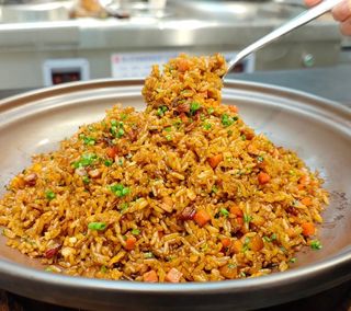 Prženi pirinač sa piletinom