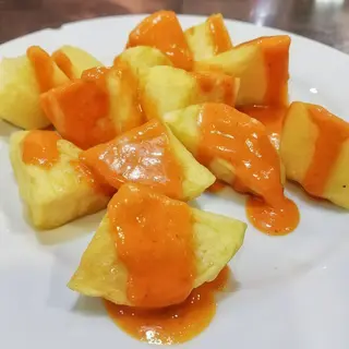 Patatas Bravas con Salsa