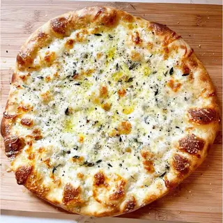 Mac & Cheese Meat Pizza