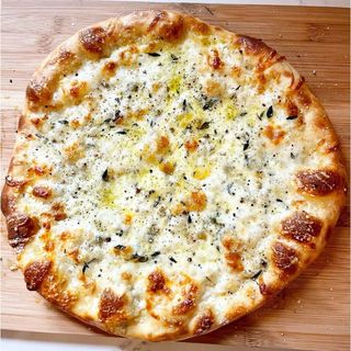 Mac & Cheese Meat Pizza