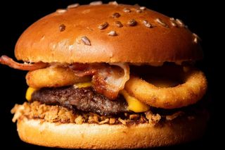 Burger Onion + Cartofi prajiti + sos la alegere..