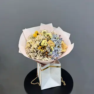 Ramo de flores secas con caja 