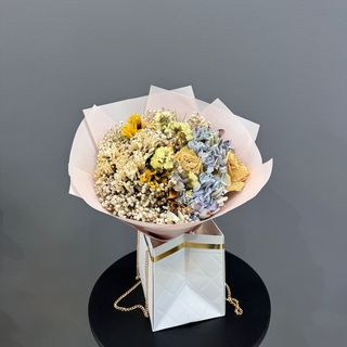 Ramo de flores secas con caja 