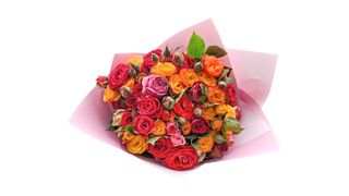 შერეული ფერადი ვარდების თაიგული