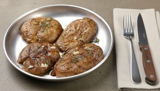 მარილზე გამომცხვარი კარტოფილი