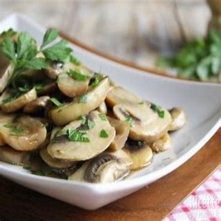 Funghi Champignon saltati in padella