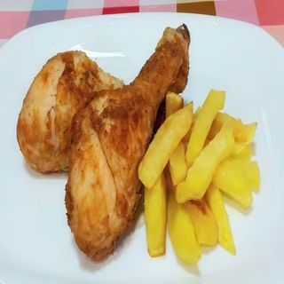 Combo 3: Pollo frito (3 Uds.) Patatas Y Mahou (33 Cl.)