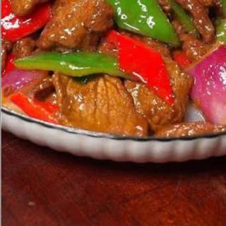 Manzo con peperoni piccanti