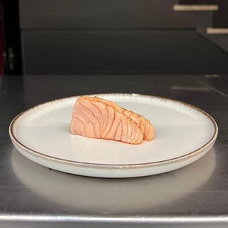 Sashimi de Salmão braseado (2 pçs)