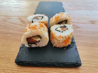 Урамаки сьомга (4бр)