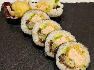 Sake Tempura Futo Maki